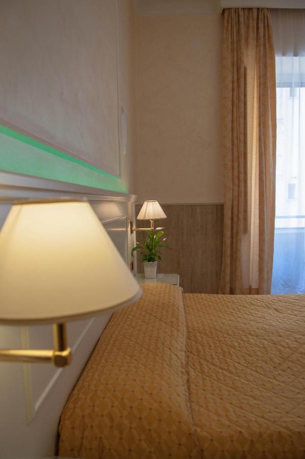 Hotel Palladium Palace Roma Esterno foto