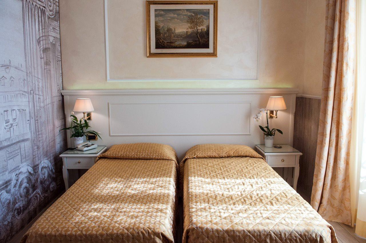 Hotel Palladium Palace Roma Esterno foto