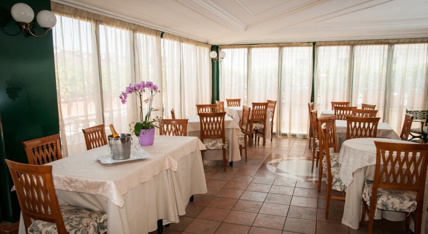 Hotel Palladium Palace Roma Esterno foto