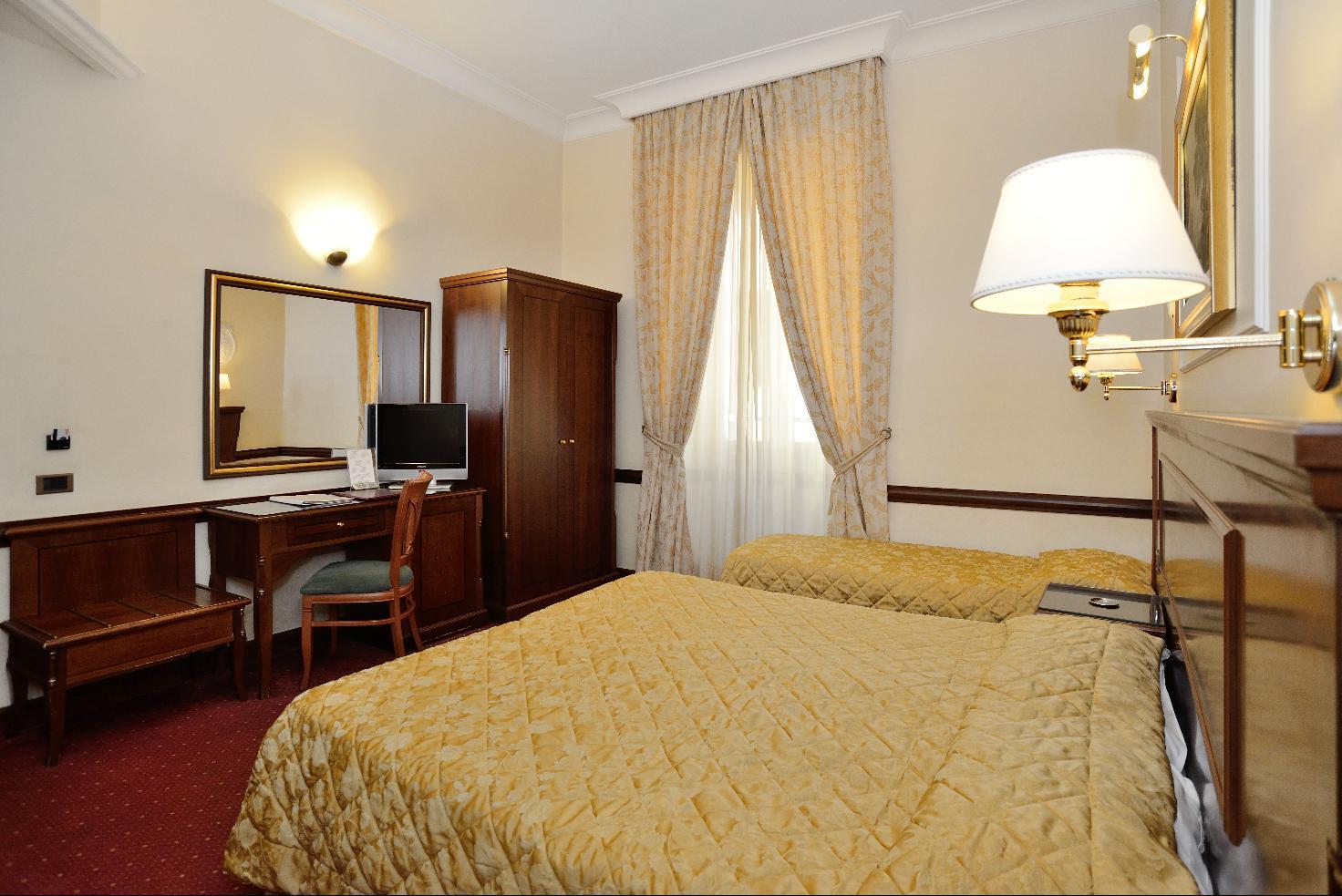 Hotel Palladium Palace Roma Esterno foto
